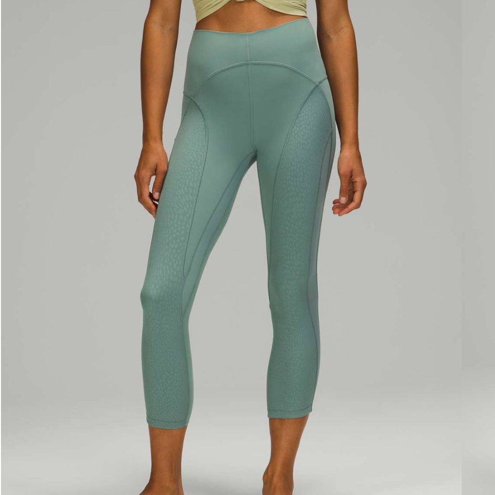 🍋Lululemon Nulu & Mesh Mid-Rise‎ Yoga Crop Green Tidewater Teal Size 10 Legging
